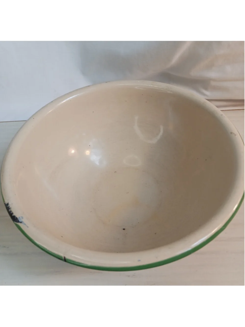 VTG Beige W/Green Trimmed Enamelware Bowl 9
